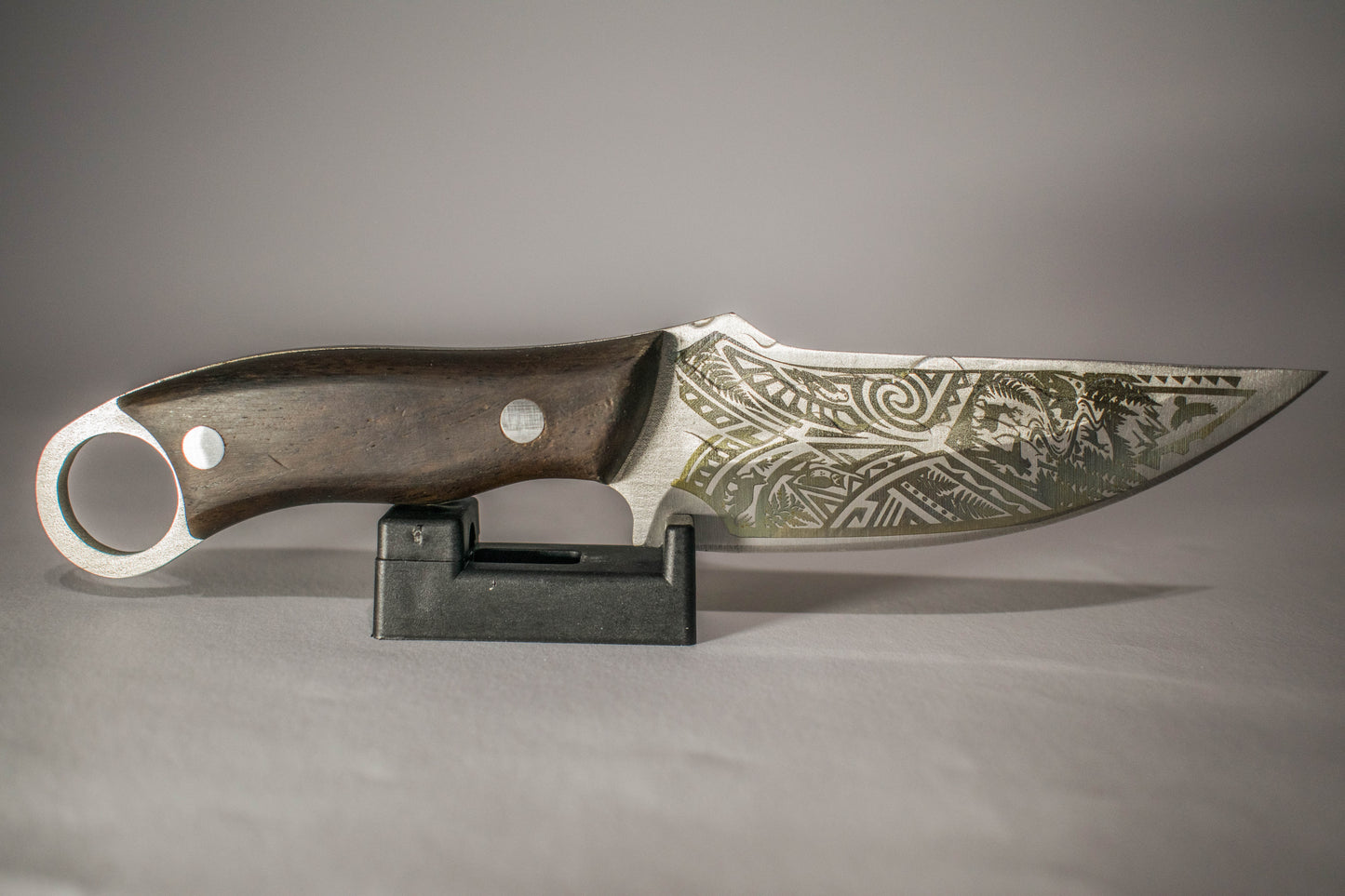 WildEdge – Гравиран нож от неръждаема стомана