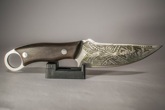 WildEdge – Гравиран нож от неръждаема стомана