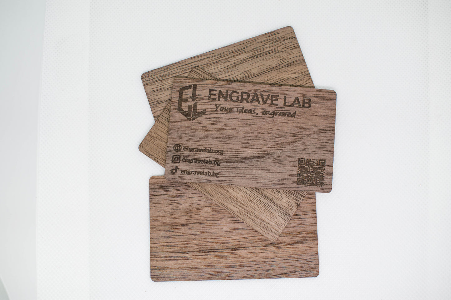 WoodLink: Стилна дървена NFC визитка с безконтактен чип (4 бр.)
